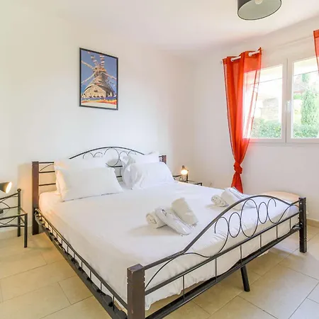 Select'sohome - Magnifique Pour 10 Personnes Avec Piscine A Debordement Et Vue Sur La ! - Pavillou