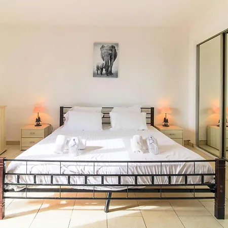 Select'sohome - Magnifique Pour 10 Personnes Avec Piscine A Debordement Et Vue Sur La ! - Pavillou Villa *