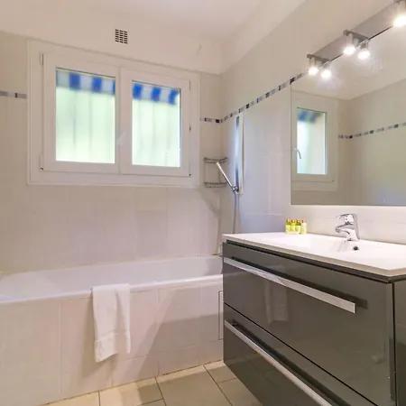 Villa Select'sohome - Magnifique Pour 10 Personnes Avec Piscine A Debordement Et Vue Sur La ! - Pavillou *